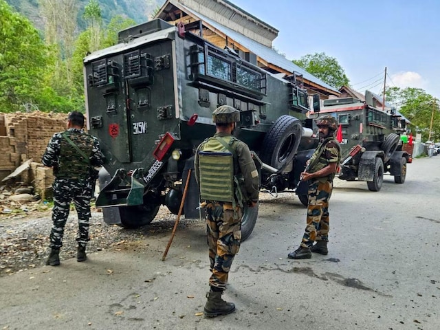 J&K में पूर्व सैनिकों की एंट्री, करेंगे महत्वपूर्ण संस्थानों की सुरक्षा J&K में पूर्व सैनिकों की एंट्री, करेंगे महत्वपूर्ण संस्थानों की सुरक्षा