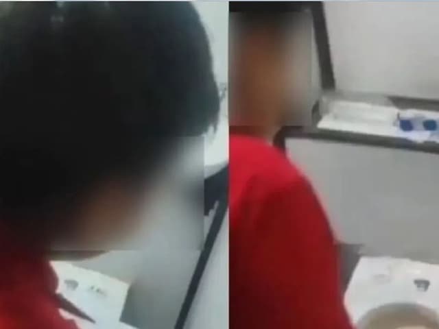 झटपट बच्चा गया टॉयलेट, कर दिया ऐसा काम, देख बस चालक तमतमाया, बोला- जाओ बाप...