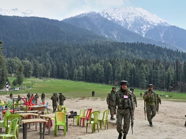 pahalgam- ये मोदी का आदमी है कहकर गोली मारी, लेकिन मुस्लिम ड्राइवर बना फरिश्ता pahalgam- ये मोदी का आदमी है कहकर गोली मारी, लेकिन मुस्लिम ड्राइवर बना फरिश्ता