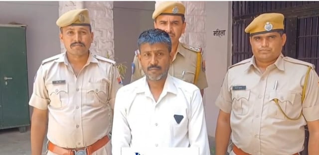 चेंजिंग रूम में कपड़े बदल रही थी महिला, फिर गार्ड ने जो किया… मच गया हड़कंप