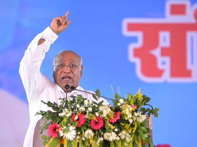 पहले से था अलर्ट, पर सुरक्षा बलों को नहीं दी गयी जानकारी, खड़गे का बड़ा आरोप