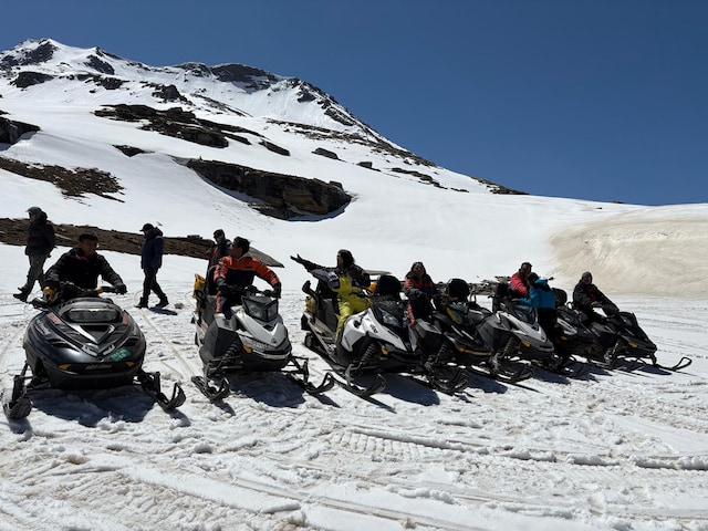 रोहतांग पासः मई में ठंड का एहसास, अब राहनीनाला तक जा पाएंगे सैलानी रोहतांग पासः मई में ठंड का एहसास, अब राहनीनाला तक जा पाएंगे सैलानी