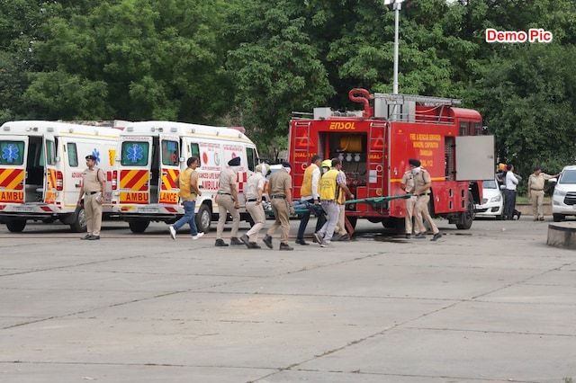 IAF अलर्ट: चंडीगढ़ में ड्रोन हमले का डर, सायरन 20 मिनट के लिए बजता है IAF अलर्ट: चंडीगढ़ में ड्रोन हमले का डर, सायरन 20 मिनट के लिए बजता है