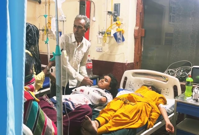 हिमाचल प्रदेशः इच्छाधारी मंदिर के पास पलटी पिकअप,19 घायल, 14 मजदूर PGI रेफर हिमाचल प्रदेशः इच्छाधारी मंदिर के पास पलटी पिकअप,19 घायल, 14 मजदूर PGI रेफर