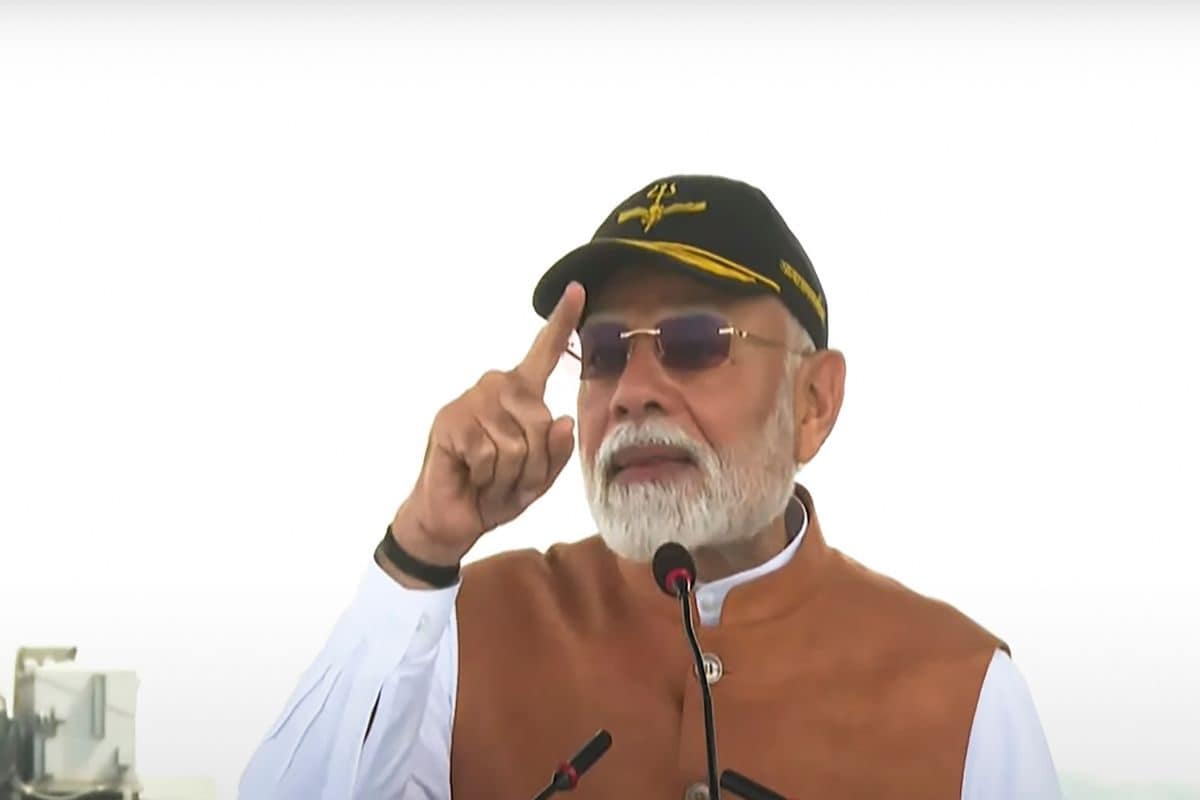 पीएम मोदी ने ट्रंप का नाम तक नहीं लिया अमेरिका से रिश्ते एक सधी लाइन पर