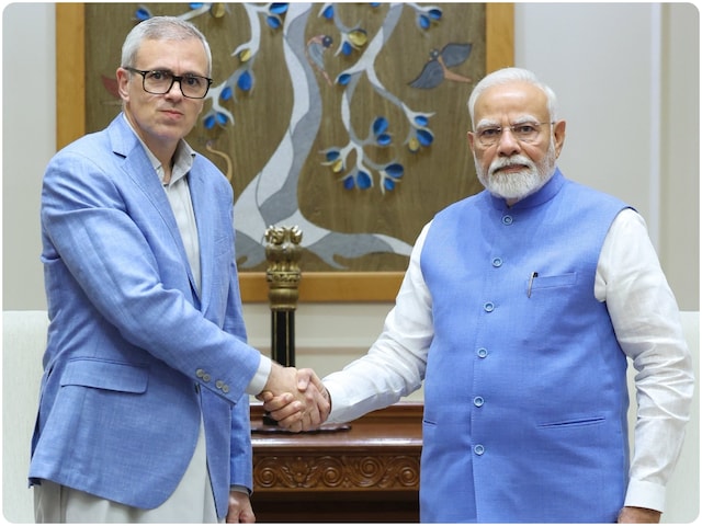 आसमान या समंदर, क्या है PM मोदी और CM अब्दुल्ला की इस 'ब्लू जैकेट' का चक्कर?
