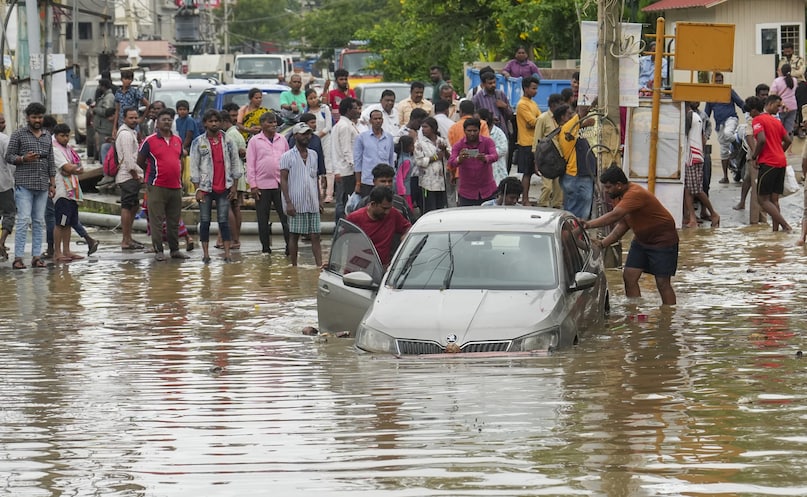 Rainfall News, Weather News, latest Karnataka Weather News, Bengaluru rains, Bengaluru flood, Bengaluru traffic, Yellow alert, Bengaluru news, वर्षा समाचार, मौसम समाचार, नवीनतम कर्नाटक मौसम समाचार, बेंगलुरु बारिश, बेंगलुरु बाढ़, बेंगलुरु यातायात, येलो अलर्ट, बेंगलुरु समाचार Rainfall News, Weather News, latest Karnataka Weather News, Bengaluru rains, Bengaluru flood, Bengaluru traffic, Yellow alert, Bengaluru news, वर्षा समाचार, मौसम समाचार, नवीनतम कर्नाटक मौसम समाचार, बेंगलुरु बारिश, बेंगलुरु बाढ़, बेंगलुरु यातायात, येलो अलर्ट, बेंगलुरु समाचार