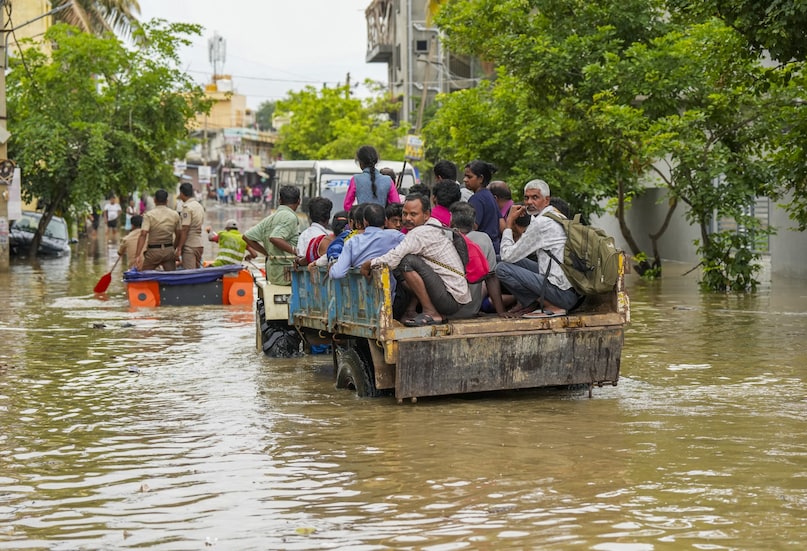 Rainfall News, Weather News, latest Karnataka Weather News, Bengaluru rains, Bengaluru flood, Bengaluru traffic, Yellow alert, Bengaluru news, वर्षा समाचार, मौसम समाचार, नवीनतम कर्नाटक मौसम समाचार, बेंगलुरु बारिश, बेंगलुरु बाढ़, बेंगलुरु यातायात, येलो अलर्ट, बेंगलुरु समाचार Rainfall News, Weather News, latest Karnataka Weather News, Bengaluru rains, Bengaluru flood, Bengaluru traffic, Yellow alert, Bengaluru news, वर्षा समाचार, मौसम समाचार, नवीनतम कर्नाटक मौसम समाचार, बेंगलुरु बारिश, बेंगलुरु बाढ़, बेंगलुरु यातायात, येलो अलर्ट, बेंगलुरु समाचार
