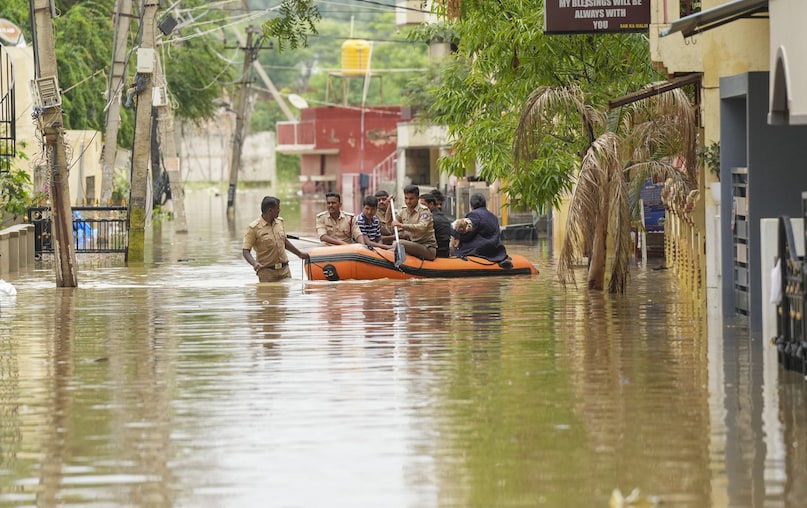 Rainfall News, Weather News, latest Karnataka Weather News, Bengaluru rains, Bengaluru flood, Bengaluru traffic, Yellow alert, Bengaluru news, वर्षा समाचार, मौसम समाचार, नवीनतम कर्नाटक मौसम समाचार, बेंगलुरु बारिश, बेंगलुरु बाढ़, बेंगलुरु यातायात, येलो अलर्ट, बेंगलुरु समाचार