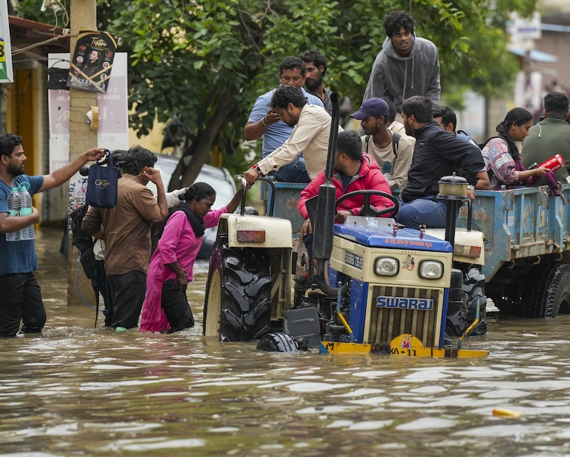 Rainfall News, Weather News, latest Karnataka Weather News, Bengaluru rains, Bengaluru flood, Bengaluru traffic, Yellow alert, Bengaluru news, वर्षा समाचार, मौसम समाचार, नवीनतम कर्नाटक मौसम समाचार, बेंगलुरु बारिश, बेंगलुरु बाढ़, बेंगलुरु यातायात, येलो अलर्ट, बेंगलुरु समाचार Rainfall News, Weather News, latest Karnataka Weather News, Bengaluru rains, Bengaluru flood, Bengaluru traffic, Yellow alert, Bengaluru news, वर्षा समाचार, मौसम समाचार, नवीनतम कर्नाटक मौसम समाचार, बेंगलुरु बारिश, बेंगलुरु बाढ़, बेंगलुरु यातायात, येलो अलर्ट, बेंगलुरु समाचार