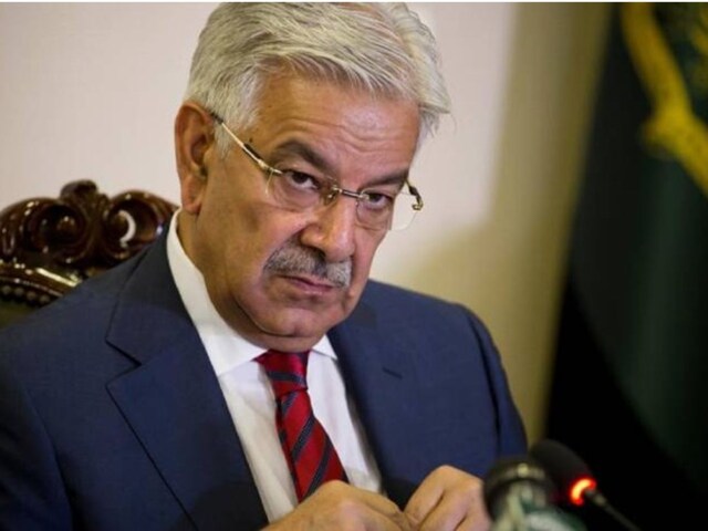 कभी भी हमला कर सकता है... पाक के डिफेंस मिनिस्टर की अपने ही लोगों को वॉर्निंग