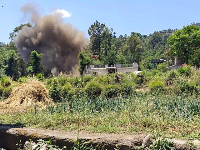 दबी जुबान में हार मान कर रहा पाक! सामने आए कबूलनामे, जिनमें दिखी साफ कमजोरी दबी जुबान में हार मान कर रहा पाक! सामने आए कबूलनामे, जिनमें दिखी साफ कमजोरी