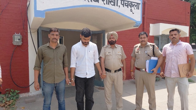व्यक्ति ने सेना से कहा-मैं सेना में एक कप्तान हूं, आपका काम किया जाएगा, फिर ... व्यक्ति ने सेना से कहा-मैं सेना में एक कप्तान हूं, आपका काम किया जाएगा, फिर ...