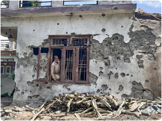 अपने घरों पर वापस न लौटें क्योंकि... LoC गांवों को लेकर J&K पुलिस की एडवाइजरी अपने घरों पर वापस न लौटें क्योंकि... LoC गांवों को लेकर J&K पुलिस की एडवाइजरी
