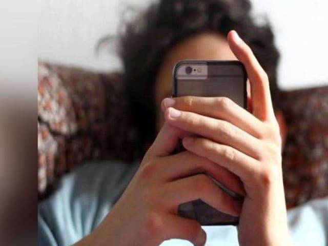 प्रेमिका फोन पर थी व्यस्त, प्रेमी बार-बार कर रहा था कॉल, पहुंच गया ससुराल प्रेमिका फोन पर थी व्यस्त, प्रेमी बार-बार कर रहा था कॉल, पहुंच गया ससुराल