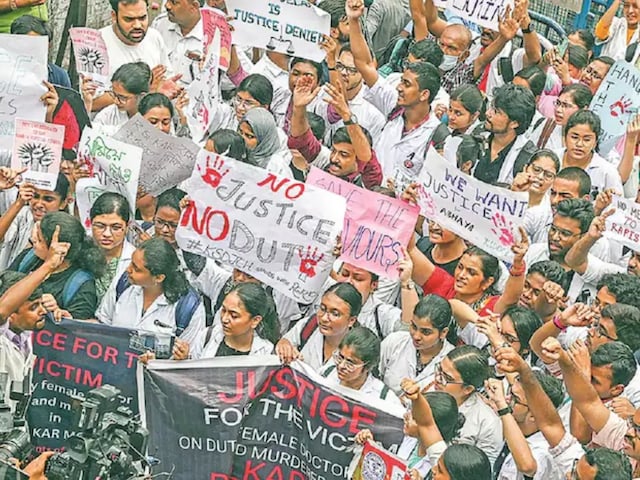 'ये बदले की कार्रवाई'.. RG Kar Protest में शामिल डॉक्टरों के ट्रांसफर से बवाल! 'ये बदले की कार्रवाई'.. RG Kar Protest में शामिल डॉक्टरों के ट्रांसफर से बवाल!