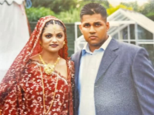 Rajni-Singh-Married-at-age-of-20-couple-reversed-age-Desi-Dulhania-with-foreign-husband-2025-05-868ea7d65e66849b0586617e9d0a48f9 Married at age of 20 became parents of two child at age of forty couple is living