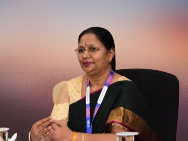 17 साल की उम्र में शादी, बैंक में लगाया झाड़ू, बनीं असिस्टेंट जनरल मैनेजर 17 साल की उम्र में शादी, बैंक में लगाया झाड़ू, बनीं असिस्टेंट जनरल मैनेजर