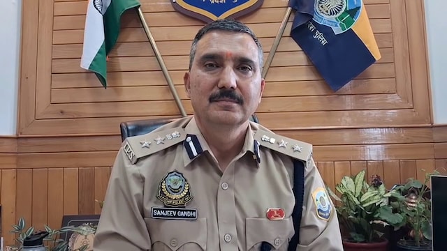 SP संजीव गांधीः सरकार की बात नहीं मानी, CBI जांच को चुनौती दी, अब लिया U-Turn! SP संजीव गांधीः सरकार की बात नहीं मानी, CBI जांच को चुनौती दी, अब लिया U-Turn!