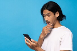 सिर झुकाए-झुकाए देखता था फोन, हो गई ऐसी हालत, गर्दन उठाना हुआ नामुमकिन