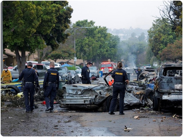 Big plane accident in US, jet fuel engulfed cars, many died Big plane accident in US, jet fuel engulfed cars, many died