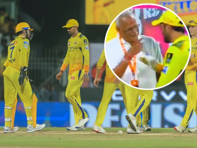 CSK's CSK CEO Kasi Vishwanathan was seen talking to Dhoni CSK's CSK CEO Kasi Vishwanathan was seen talking to Dhoni