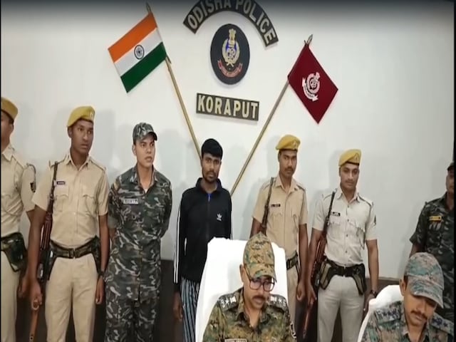 नक्सली लीडर हिडमा गिरफ्तार, ओडिशा से पकड़ाया, लहरा रहा था AK-47 नक्सली लीडर हिडमा गिरफ्तार, ओडिशा से पकड़ाया, लहरा रहा था AK-47