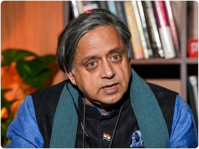 आतंकियों संग समानता ही नहीं तो मध्यस्थता कैसी...जब थरूर के हत्थे चढ़ गए ट्रंप आतंकियों संग समानता ही नहीं तो मध्यस्थता कैसी...जब थरूर के हत्थे चढ़ गए ट्रंप