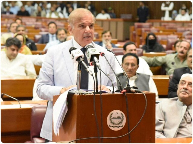 जब पहलगाम को लेकर PAK संसद में ही छिड़ गई जंग, घिर गए शहबाज शरीफ