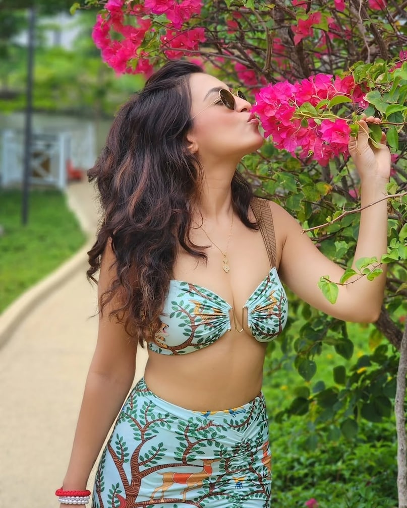 Shiny Doshi, Shiny Doshi Father, Shiny Doshi Mother, Shiny Doshi Ex Boyfriend, Shiny Doshi Husband, Shiney Doshi, Shiney Doshi News, Shinie Doshi Shows, Shiney Doshi Doshi Father, Shine Doshi Pati, Shine Dori Pati
