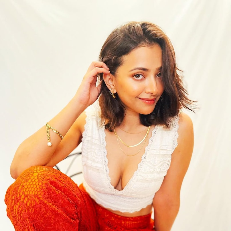 Shweta Basu Prasad controversy, Tollywood teenage heroine, Shweta Basu scandal, Telugu actress downfall, Kottha Bangaru Lokam heroine, Shweta Basu OTT series, Telugu film industry news, makdi actress, श्वेता बुस प्रसाद, श्वेता बुस प्रसाद लाइफ, श्वेता बुस प्रसाद विवाद