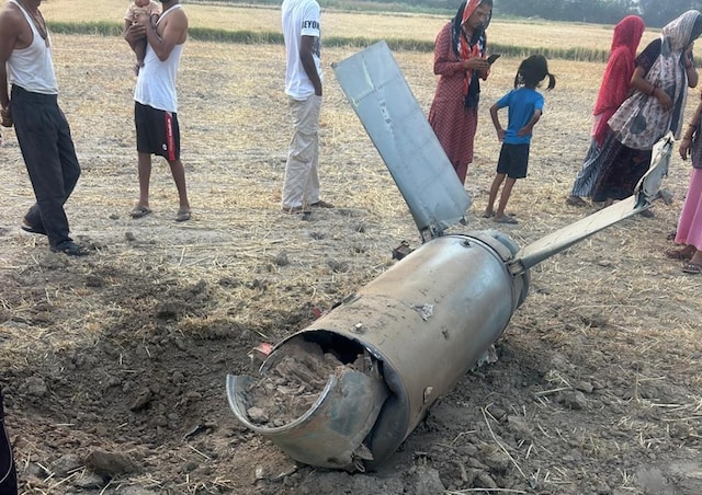 हरियाणा के खेतों में फतेह मिसाइल के टुकड़े गिर गए, पकड़ा गया