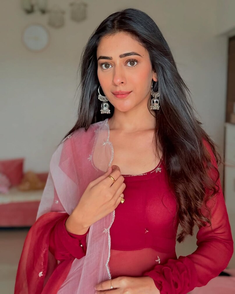 Hiba Nawab, Hiba Nawab Quit Jhanak Show, Hiba Nawab Not Comfortable Playing Mom Role, Reason of Hiba Nawab Quits Jhanak, Hiba Nawab TV actors, Hiba Nawab, Hiba Nawab Nawab, Hiba Nawab wants to play, TV news
