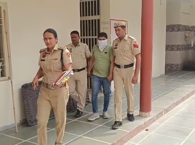 बंदूक की नोक पर रखा गया, अश्लील वीडियो बनाया ... माँ और बेटी के साथ बलात्कार करने का आरोपी बंदूक की नोक पर रखा गया, अश्लील वीडियो बनाया ... माँ और बेटी के साथ बलात्कार करने का आरोपी