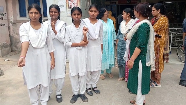 सम्मान हरियाणा में सरकारी स्कूल में प्रवेश किया, 6 छात्राओं को काट लिया गया, 5 अस्पतालों में प्रवेश किया गया