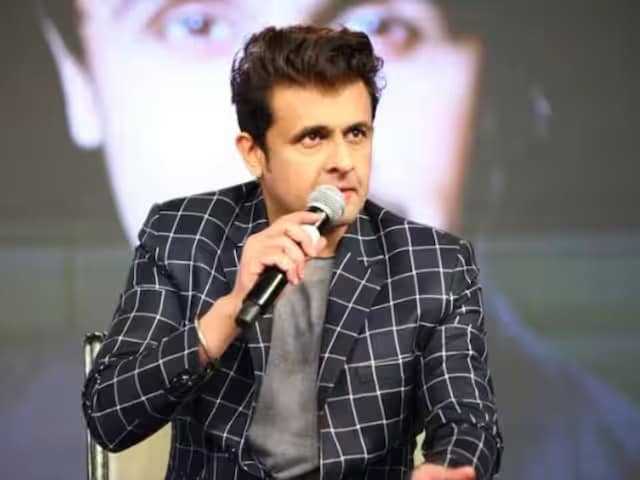सोनू निगम बीच कॉन्सर्ट में भड़के, कन्नड़ में गाने के लिए चिल्लाया फैन, लगाई क्लास, ‘पहलगाम में जो हुआ…’ सोनू निगम बीच कॉन्सर्ट में भड़के, कन्नड़ में गाने के लिए चिल्लाया फैन, लगाई क्लास, ‘पहलगाम में जो हुआ…’