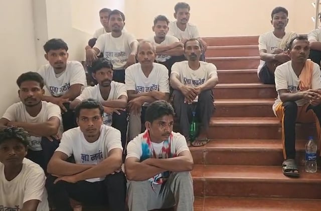 सुकमा: 18 नक्सलियों का सरेंडर, इनमें से 4 हार्ड कोर तो 2 पर था 8-8 लाख का इनाम सुकमा: 18 नक्सलियों का सरेंडर, इनमें से 4 हार्ड कोर तो 2 पर था 8-8 लाख का इनाम