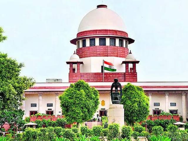 इंसानियत चाहिए तो गरीबों को...झुग्गियां तोड़ने पर SC ने DC को बनाय तहसीलदार