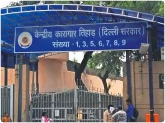 फिर अगस्ता वेस्टलैंड का जिन्न, तिहाड़ जेल सुपरिटेंडेट के खिलाफ जमानती वारंट फिर अगस्ता वेस्टलैंड का जिन्न, तिहाड़ जेल सुपरिटेंडेट के खिलाफ जमानती वारंट