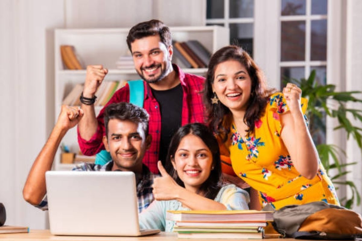 फर्जी वादे 100% प्लेसमेंट रिकॉर्ड लाखों का पैकेज झूठी बातों से कैसे बचें