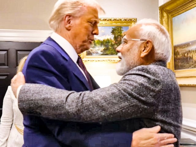 व्हाइट हाउस की PAK को चेतावनी, राजनाथ-जयशंकर को कॉल, अमेरिका किसकी ओर? व्हाइट हाउस की PAK को चेतावनी, राजनाथ-जयशंकर को कॉल, अमेरिका किसकी ओर?