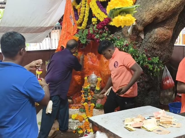 यहां हनुमानजी की मूर्ति नहीं, बल्कि पेड़ में छिपा है उनका चमत्कार! ये है रहस्य