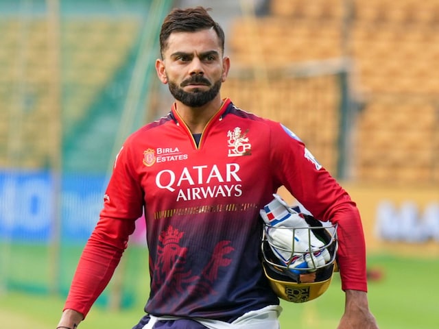 The cruelty of Virat Kohli's fans, climbed in front of the photo after RCB's victory The cruelty of Virat Kohli's fans, climbed in front of the photo after RCB's victory