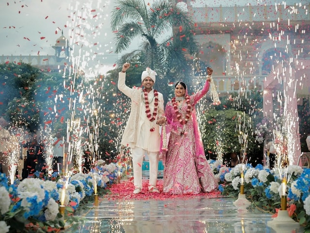जून में शादी? इन खूबसूरत ठंडी जगहों पर रचाएं फेरे, गर्मी को कहिए अलविदा! ऐसे समर में भी हो सकती है परफेक्ट वेडिंग जून में शादी? इन खूबसूरत ठंडी जगहों पर रचाएं फेरे, गर्मी को कहिए अलविदा! ऐसे समर में भी हो सकती है परफेक्ट वेडिंग