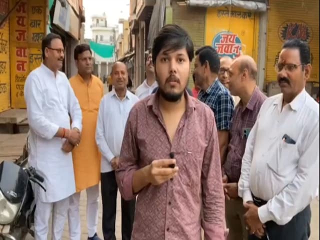 जम्मू-कश्मीर आतंकी घटना पर सिकंद्राराऊ रहा बंद, व्यापारियों ने कहा...जल्द भारत जम्मू-कश्मीर आतंकी घटना पर सिकंद्राराऊ रहा बंद, व्यापारियों ने कहा...जल्द भारत