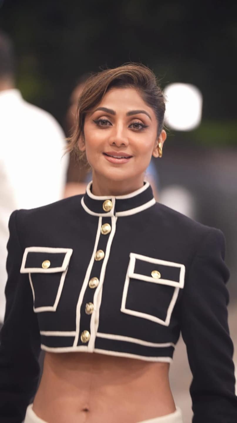 Shilpa Shetty gives off major vibes in low cut midriff baring set