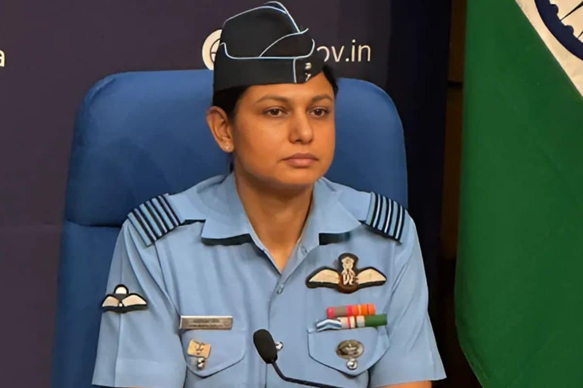 चेतक और चीता की करती हैं सवारी विंग कमांडर व्योमिका सिंह के पति भी IAF पायलट