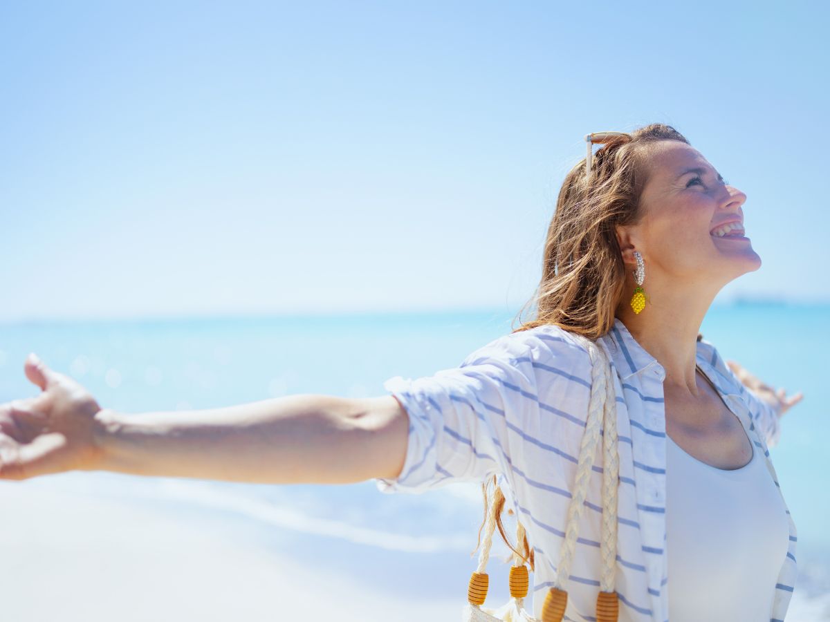 Single life for women, महिलाओं के लिए अकेला जीवन, Independent women, आत्मनिर्भर महिलाएं, Single women happiness, अकेली महिलाओं की खुशी, Women choosing single life, महिलाएं अकेला जीवन चुनना