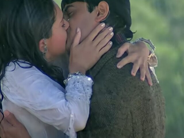 When this heroine said on doing a kissing scene with Aamir Khan in front of his mother