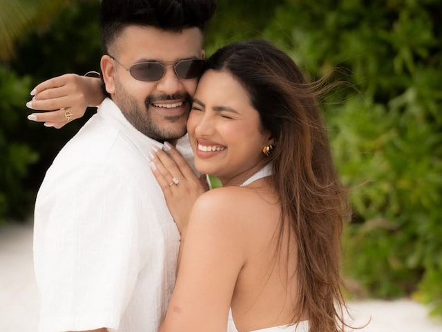 Who is Influencer Ashna Hegde? BF proposed sitting on the knees on the sea shore